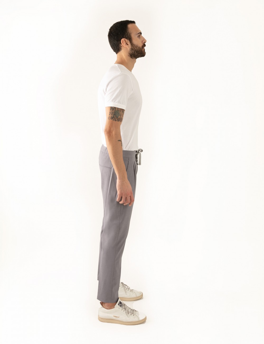Pantaloni Ali mod.Partenope n.25 grigio  con doppia pinces indossato laterale