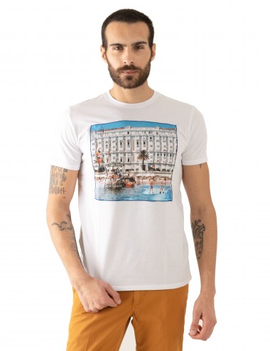T-shirt "CARL" bianca stampa Cannes in mussola di cotone indossata dettaglio frontale