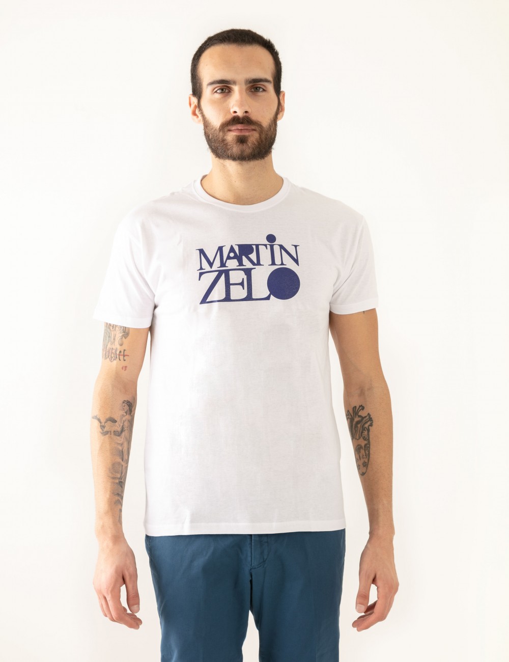 T-shirt "Zelo" stampa Martin Zelo in cotone indossata dettaglio frontale